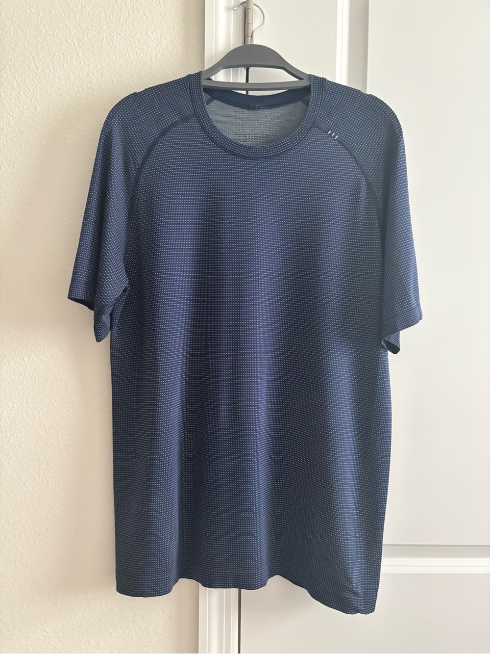 lululemon athletica Men's Navy Short-Sleeve Athletic Tee